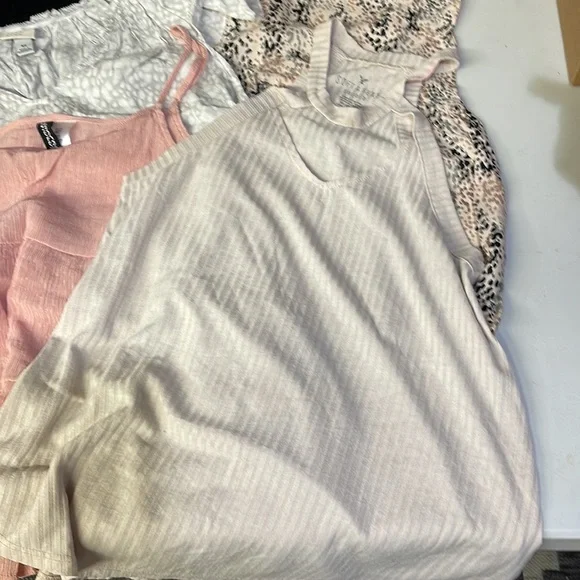 Assorted XS Tops (5) - Picture 7 of 11